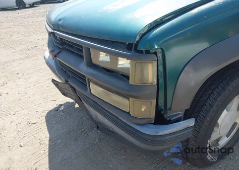 1997 Chevrolet Tahoe z USA, uszkodzony, nr VIN 3GNEK18R7VG136435